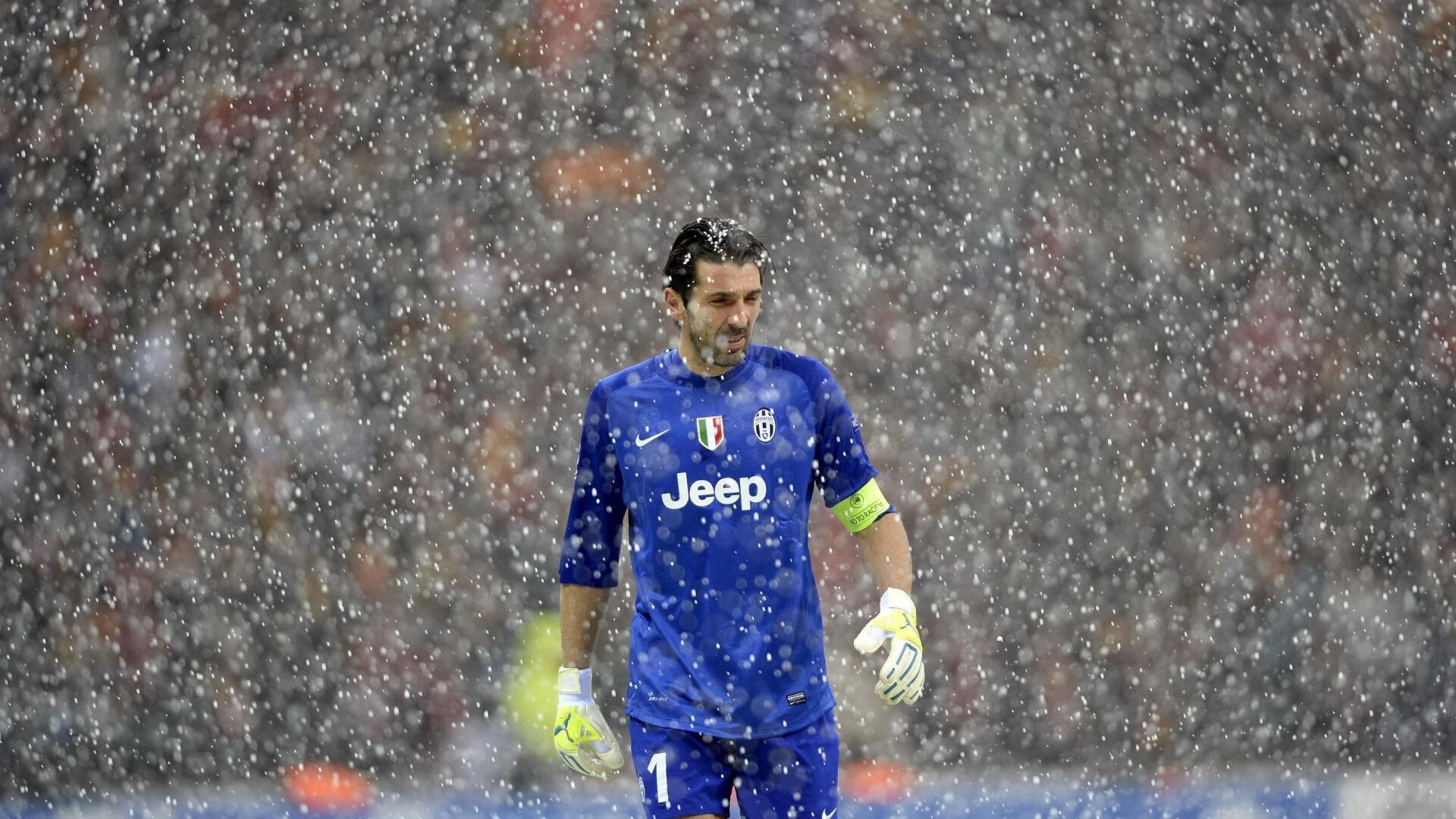 开云体育官网-当巴林赛道呼啸声响起，库里在旧金山投出致命一击