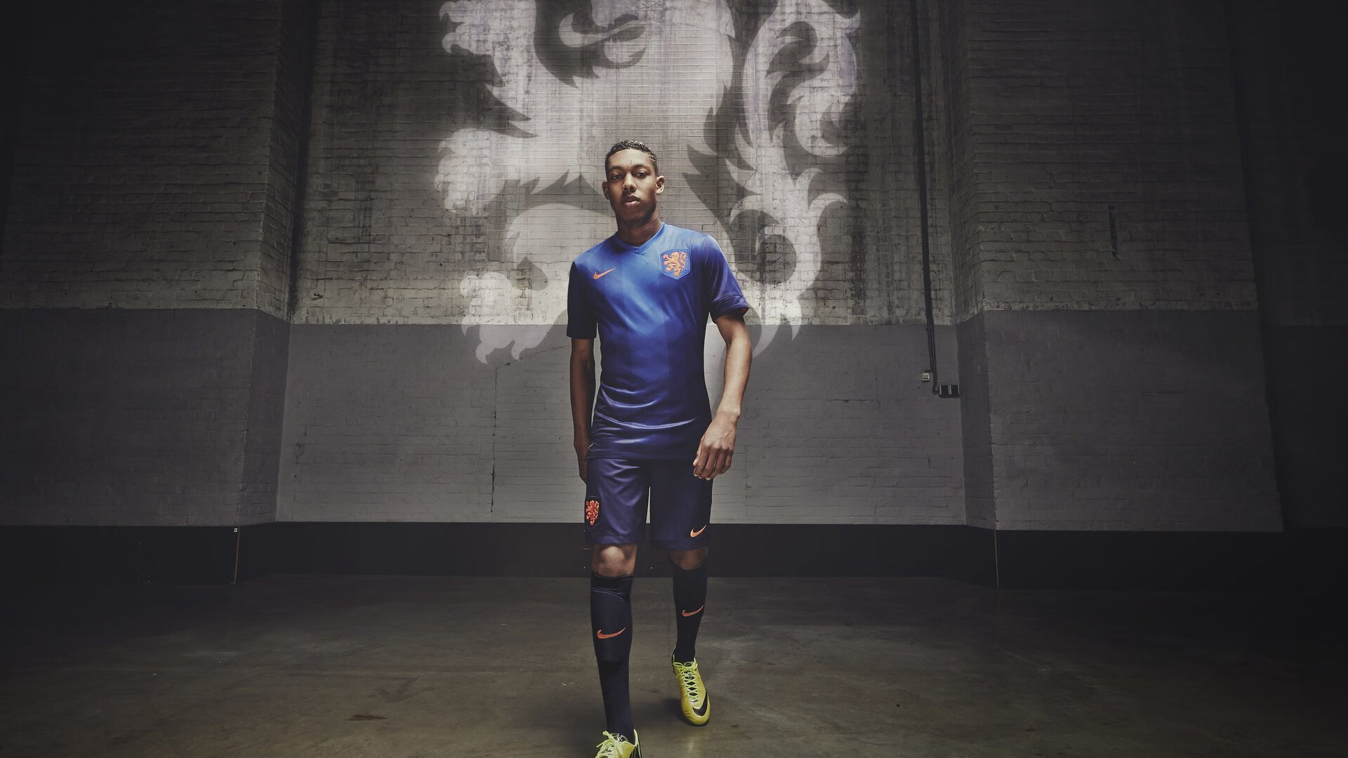 开云体育在线-NBA季前赛惊现降维打击，篮网轻取上海，詹姆斯的统治力仍是跨维度标尺